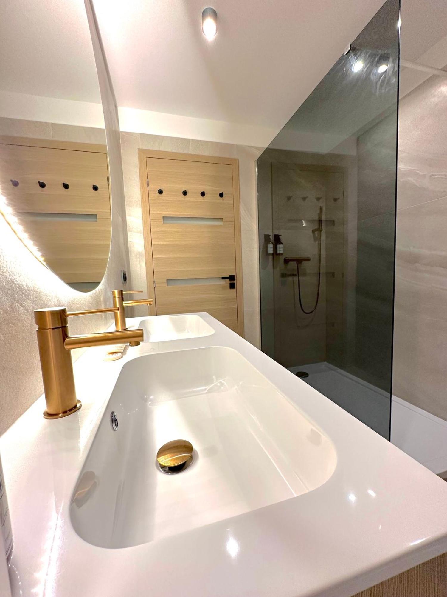 Monaco # Menton - 6 Persons - 2 Bedrooms - Full Renovated - Private Parking - Hypercenter - Clim - Beach And Sun Extérieur photo